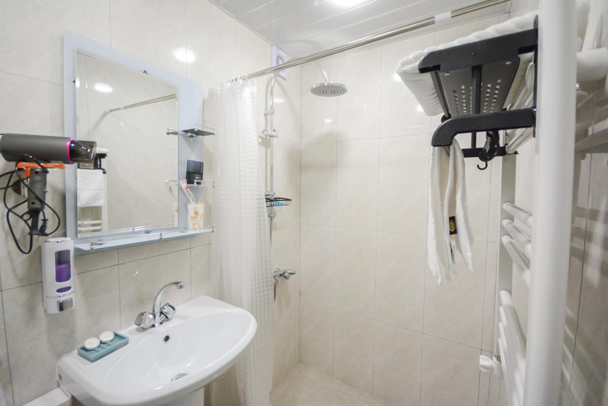 Eleven - 11 Hotell Yeghegnadzor Exteriör bild